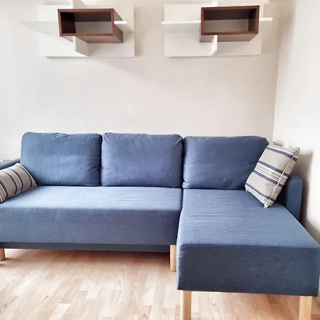 Izabelin Apartamento *