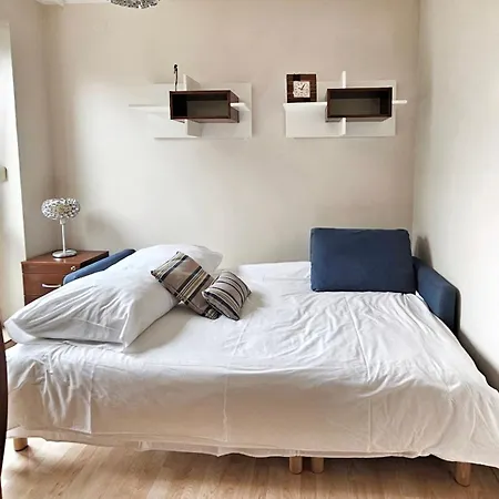 Izabelin Apartamento *